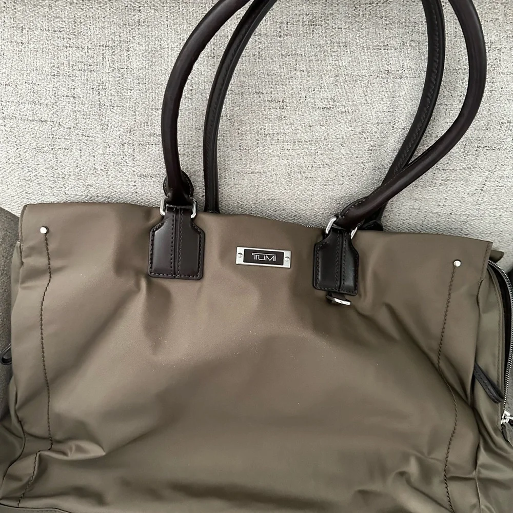 Tumi Large Voyageur Tote bag, Business bag. Water and stain resistant coating - Picture 7 of 7